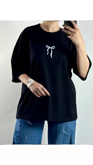 تیشرت باکسی پاپیون نخ پنبه درجه یک با کیفیت عالی با نمونه های اسپان و مواد دار مقایسه نکنید میتونی با پارتنرت هم ست کنی فری ۳۶تا۴۶ قد ۶۵ رنگ مشکی زرشکی سفید قرمز زرشکی سرمه ای کرم قهوه ای هر رنگ ۱۰ کد ۳۰۰۶۸